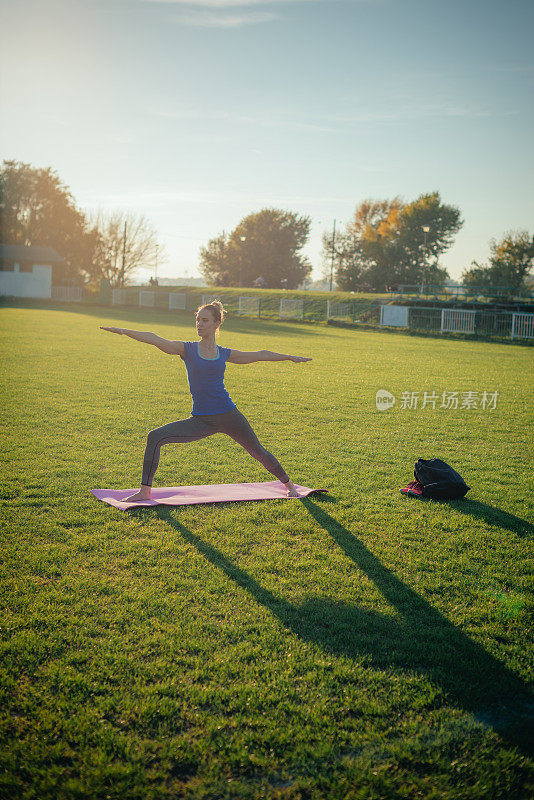 Vīrabhadrāsana II瑜伽姿势